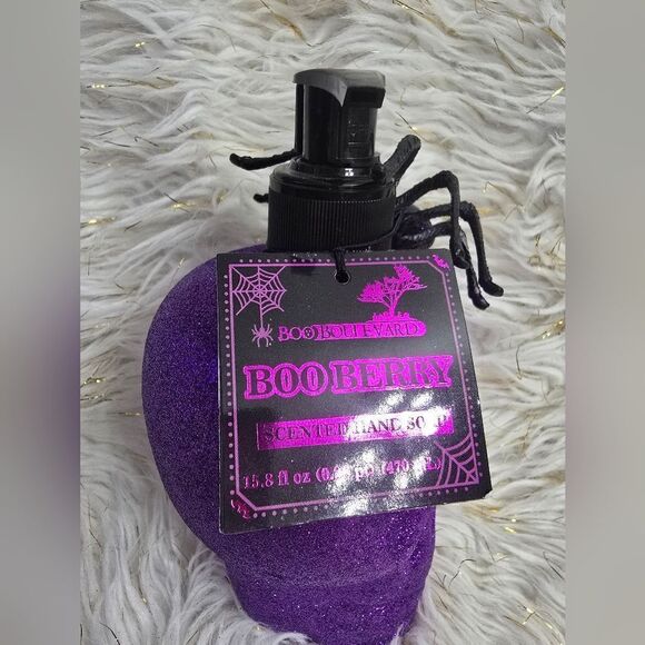 New Halloween Boo Berry Skull Spider Scented Hand Soap Bundle of two x 15,8fl oz - Picture 5 of 6